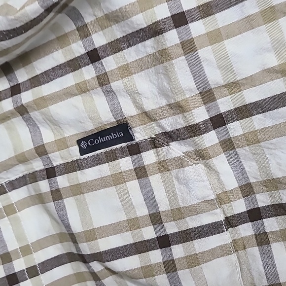 Columbia Button Down Short Sleeve Shirt⭕️5 For $25⭕️ - Picture 3 of 5